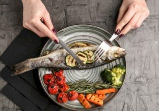 أكل السمك في الحلم